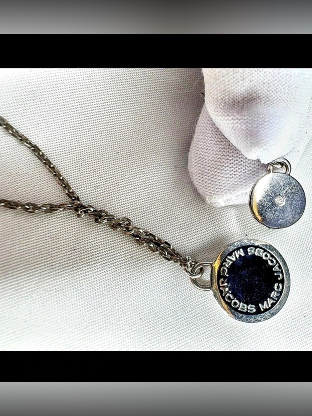 Marc Jacobs Logo Disc Enamel Pendant Necklace Silver 16-18” - Picture 1 of 6
